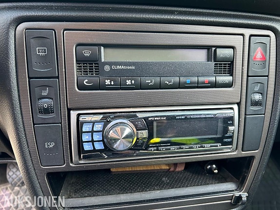 Volkswagen Passat 9 of 19