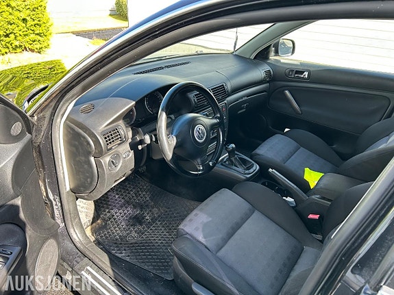 Volkswagen Passat 6 of 19