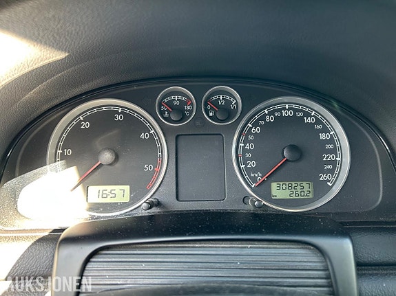 Volkswagen Passat 7 of 19