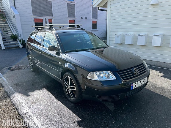 Volkswagen Passat 2 of 5