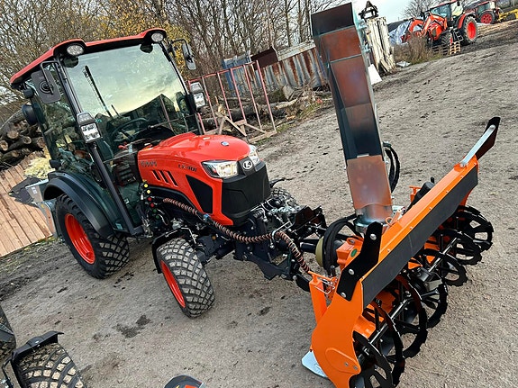 Kubota LX401 4 of 12