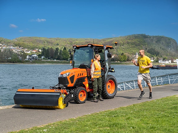 Kubota LX401 9 of 12