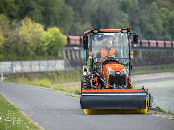 Kubota LX401 8 of 12