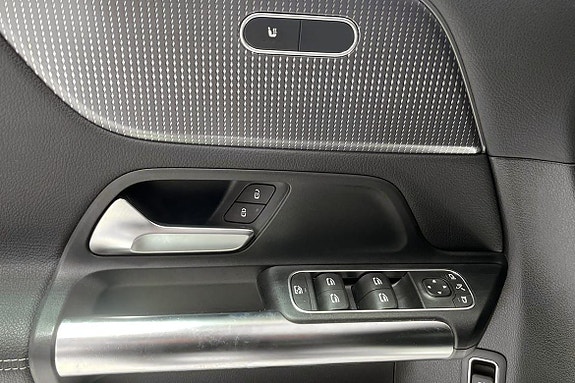 Mercedes-Benz B180 30 of 30