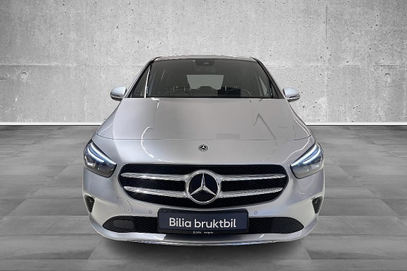 Mercedes-Benz B180 3 of 30