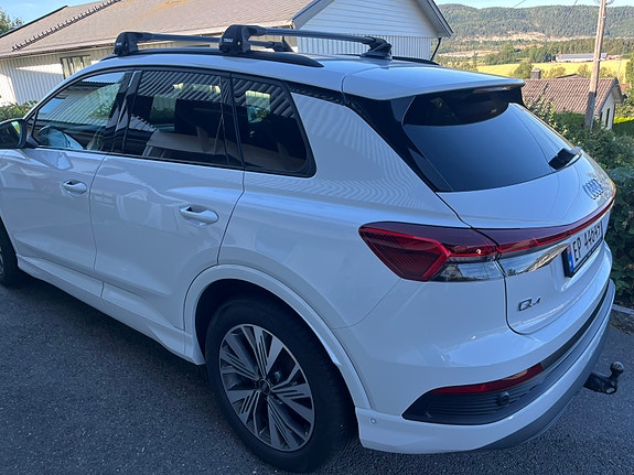 Audi Q4 e-tron 4 of 5