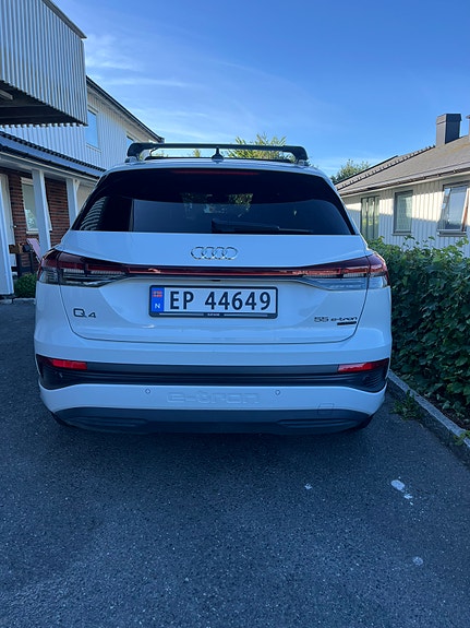 Audi Q4 e-tron 3 of 5