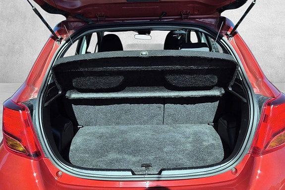 Toyota Yaris 13 of 30
