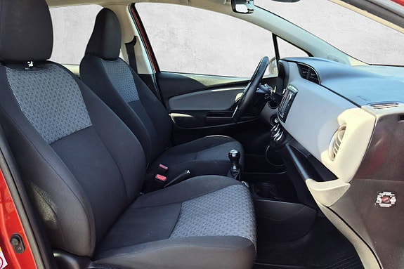 Toyota Yaris 21 of 30