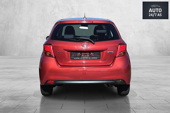 Toyota Yaris 12 of 30
