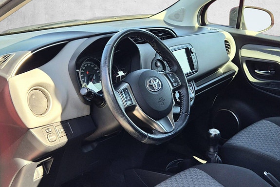 Toyota Yaris 16 of 30