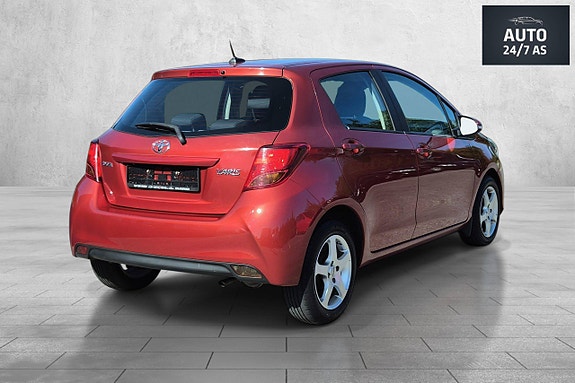 Toyota Yaris 10 of 30
