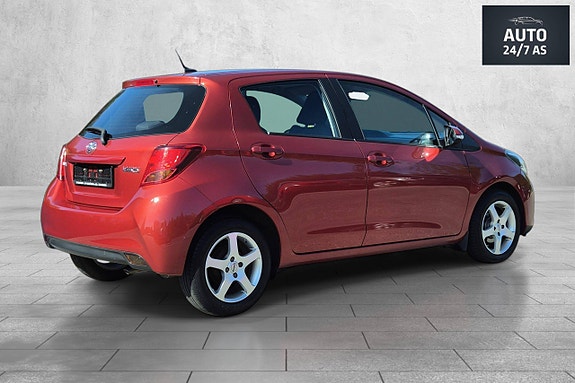Toyota Yaris 11 of 30