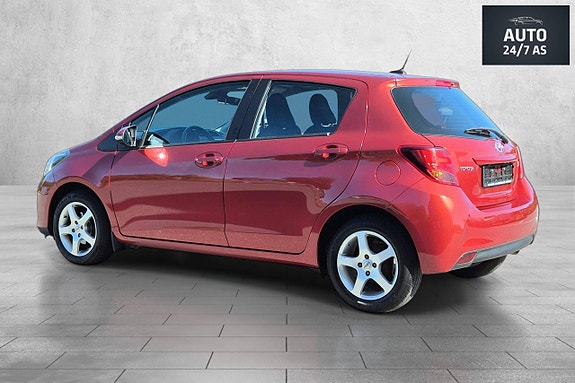 Toyota Yaris 9 of 30