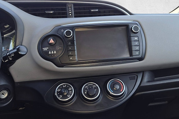 Toyota Yaris 23 of 30