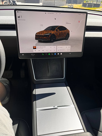 Tesla Model Y 8 of 14