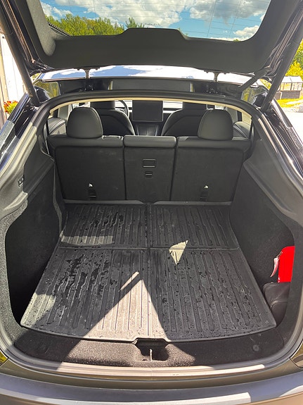 Tesla Model Y 12 of 14