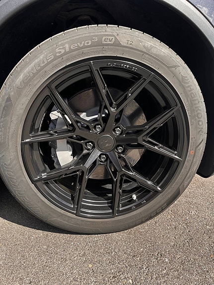 Tesla Model Y 2 of 14