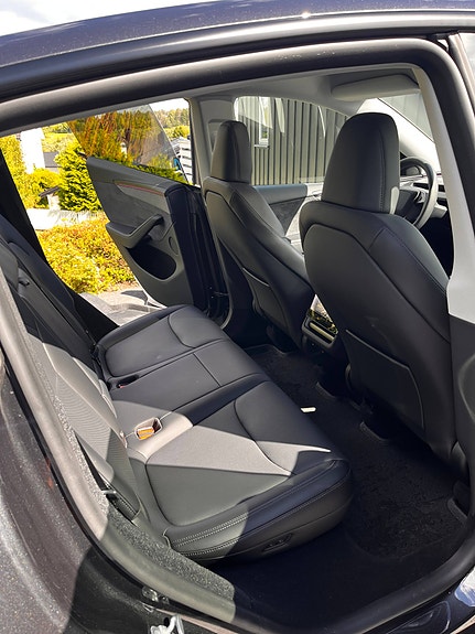 Tesla Model Y 14 of 14
