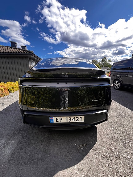 Tesla Model Y 3 of 14