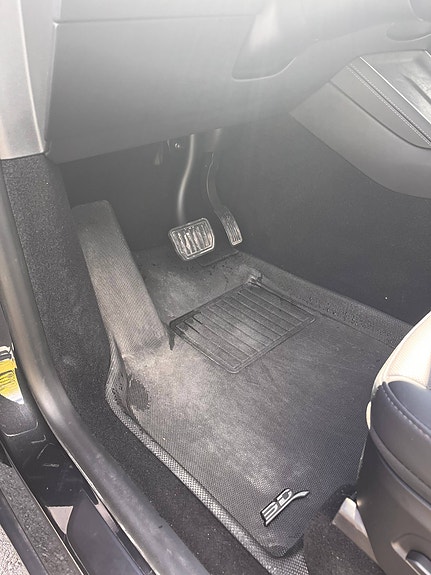 Tesla Model Y 10 of 14