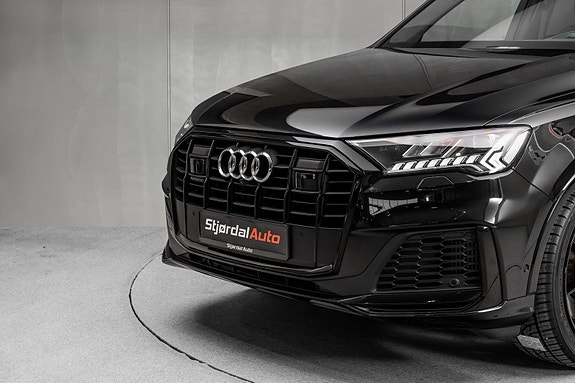 Audi Q7 3 of 5