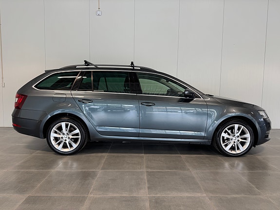 Skoda Octavia 2 of 5