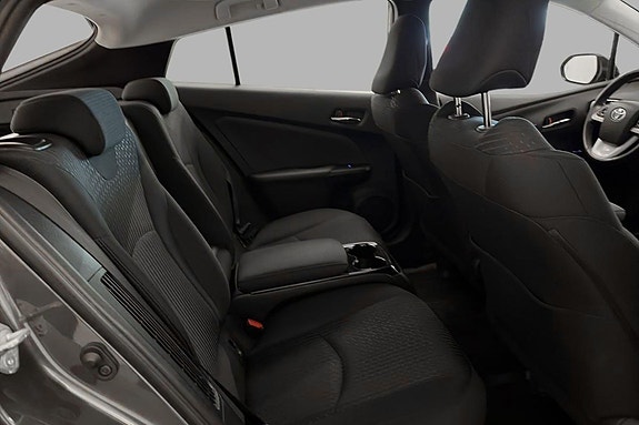 Toyota Prius Plug-in Hybrid 18 of 21
