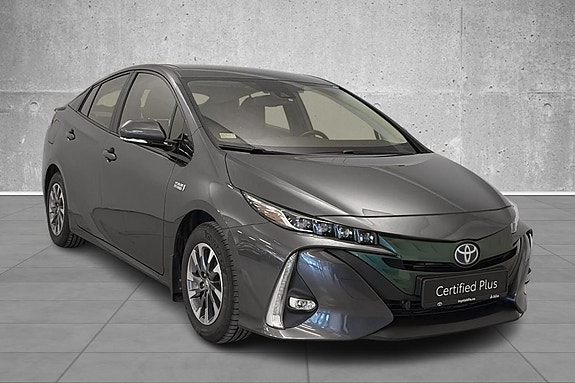 Toyota Prius Plug-in Hybrid 7 of 21