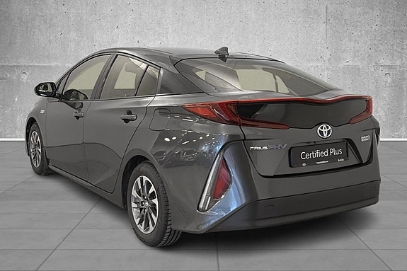 Toyota Prius Plug-in Hybrid 3 of 21
