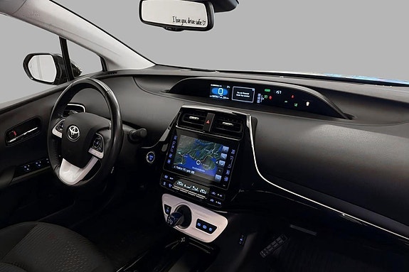 Toyota Prius Plug-in Hybrid 16 of 21