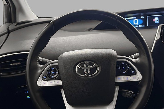 Toyota Prius Plug-in Hybrid 12 of 21