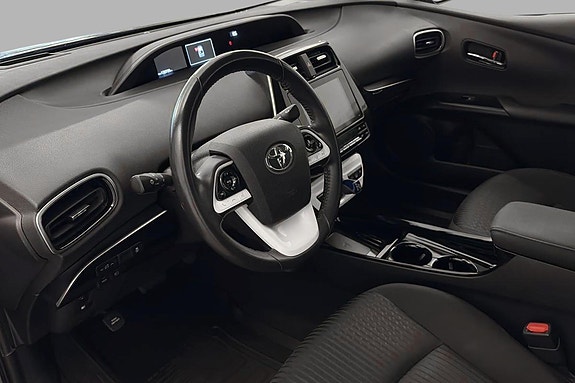 Toyota Prius Plug-in Hybrid 10 of 21