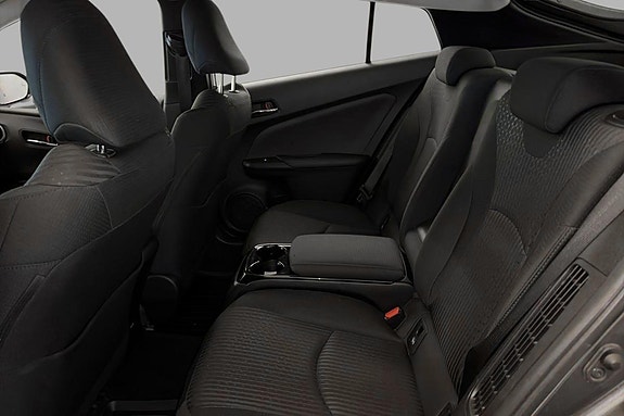 Toyota Prius Plug-in Hybrid 17 of 21