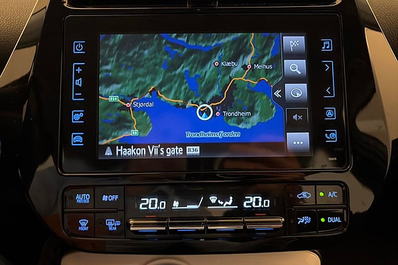 Toyota Prius Plug-in Hybrid 14 of 21