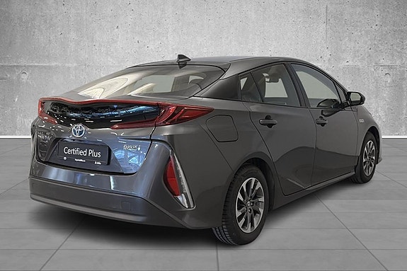 Toyota Prius Plug-in Hybrid 5 of 21
