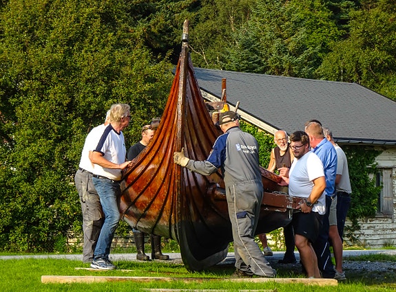 Vurderer å selje vikingskip (Bud mottas) 2 of 18