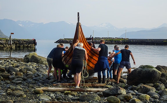 Vurderer å selje vikingskip (Bud mottas) 4 of 18