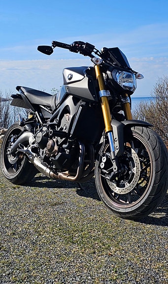 Yamaha MT-09 2 of 3