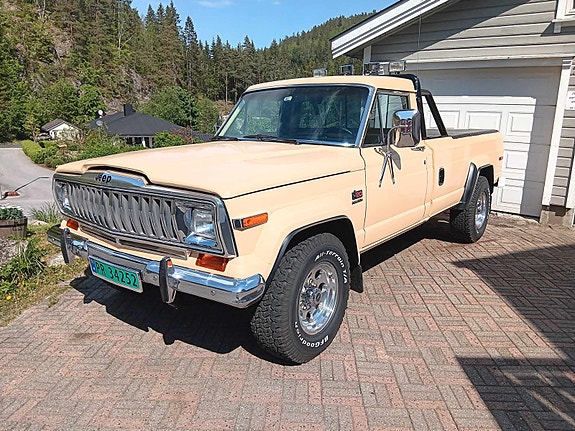 Jeep J 20 2 of 5