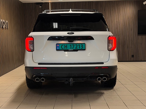 Ford Explorer 4 of 5