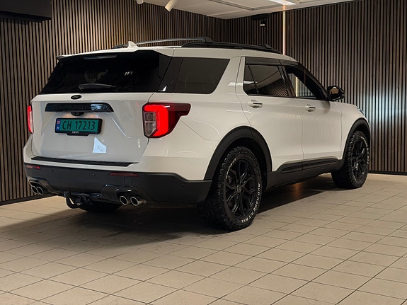 Ford Explorer 2 of 5