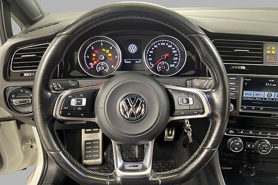 Volkswagen Golf VII 11 of 17