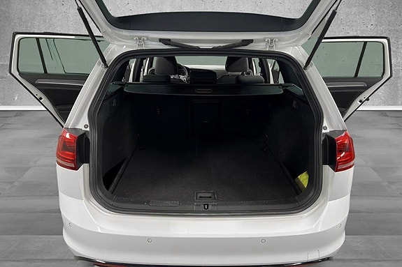 Volkswagen Golf VII 17 of 17