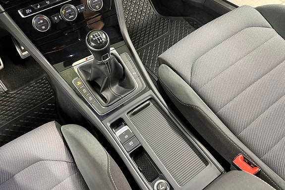 Volkswagen Golf VII 12 of 17