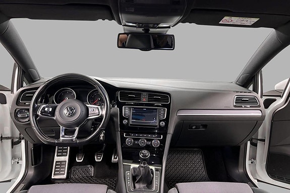 Volkswagen Golf VII 9 of 17