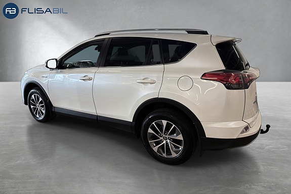 Toyota RAV4 4 of 5