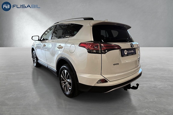 Toyota RAV4 5 of 5