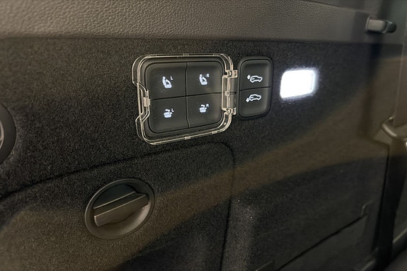 Kontrollpanel for bakerste seterad og luftfjøring om man senke bilen før innlastning .