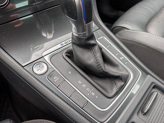 Volkswagen e-Golf VII 17 of 19